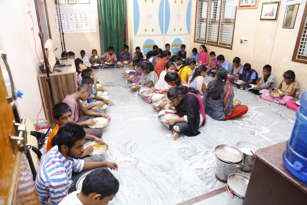 best_orphanage_in_andhra_pradesh_serving_food_for_orphan_children_Large